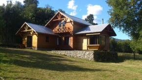 Cabañas Los Canelos Pucon, Hermosa Granja de 20 hectaréas a orillas del Río Liucura